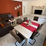 - Mitten Im Herz شقة