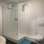 شقة - Mitten Im Herz