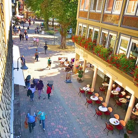 Apartament - Mitten Im Herz